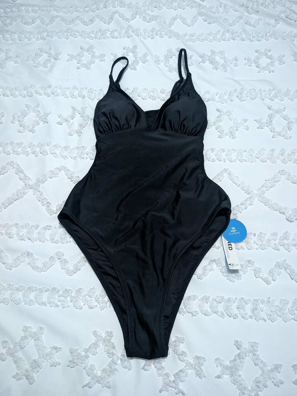 Cupshe Black One-Piece Swimsuit with Adjustable Straps Size Medium